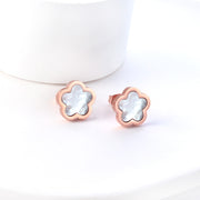 Titanium Steel White Shell Small Flower Necklace – Jewelry Gift Ideas — 5