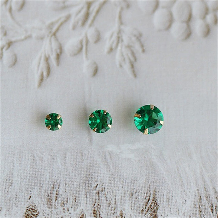 Mini Japanese And Korean Small Round Four-Claw Stud – Meaningful Gifts — 1