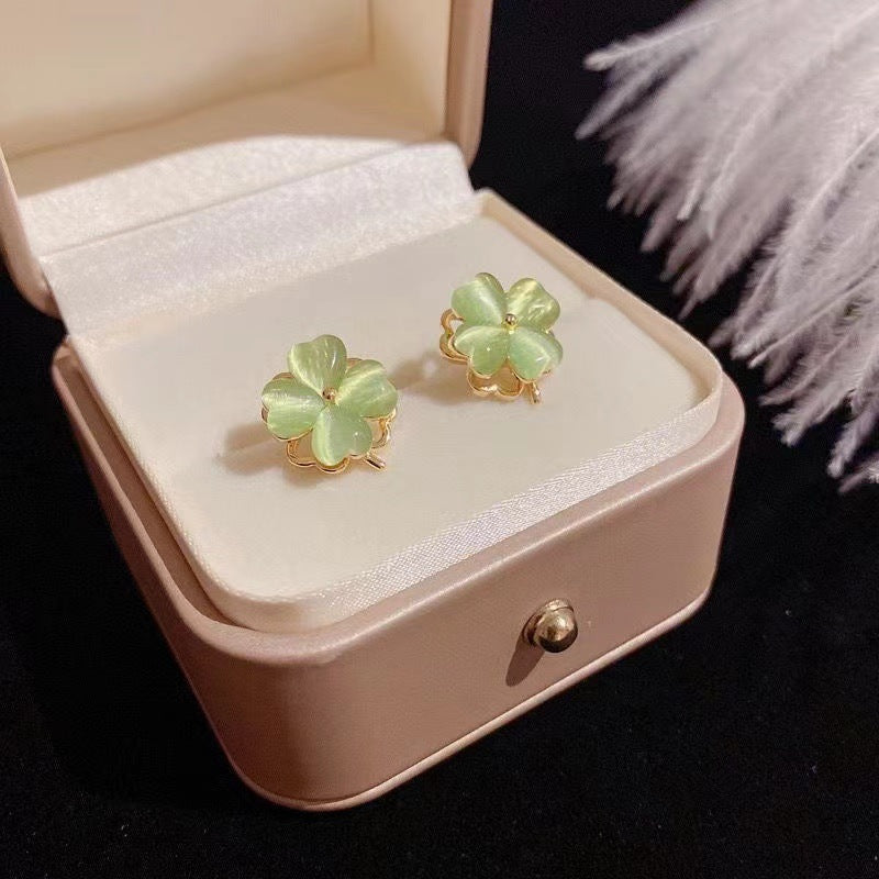 Rotating Green Four-leaf Clover Necklace – Jewelry Gift Ideas — 1