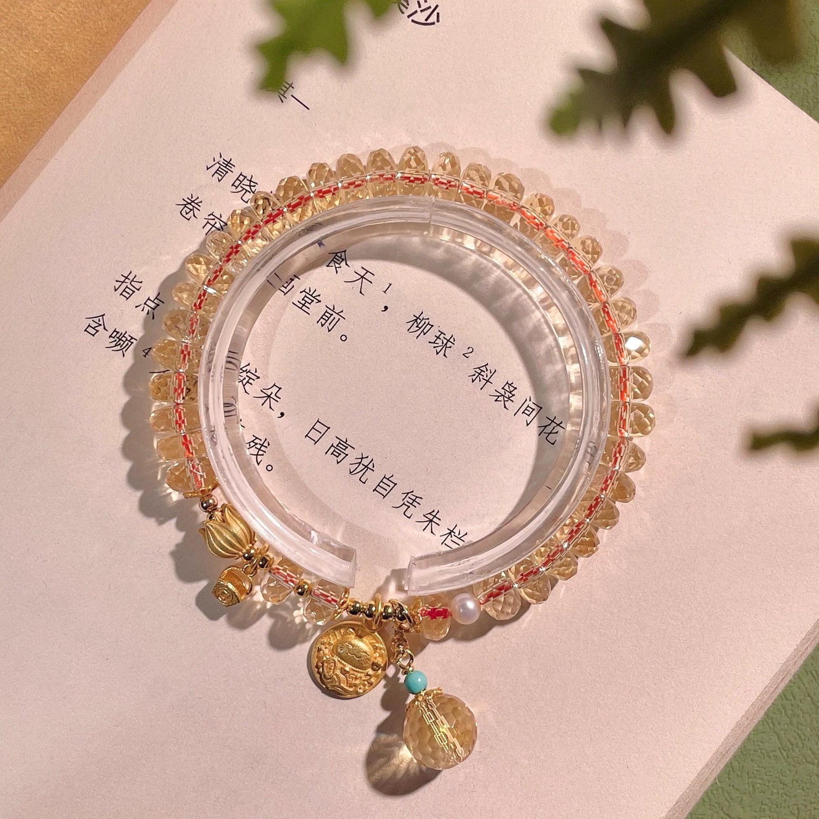 Single-ring Faceted Crystal Strand With Lucky Cat – Jewelry Gift Ideas — 1