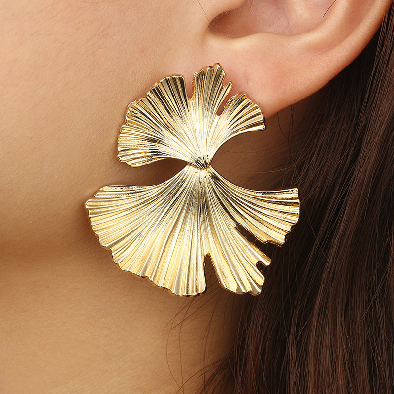 Retro Fashion Creative Big Metal Flower Ginkgo Leaf – Stylish Gifts — 1
