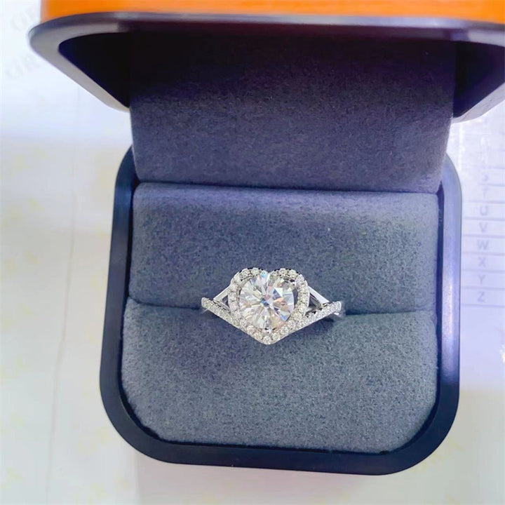 1 Karat Moissanite Twisted-arm Heart-shaped Ring – Everyday Gifts — 1