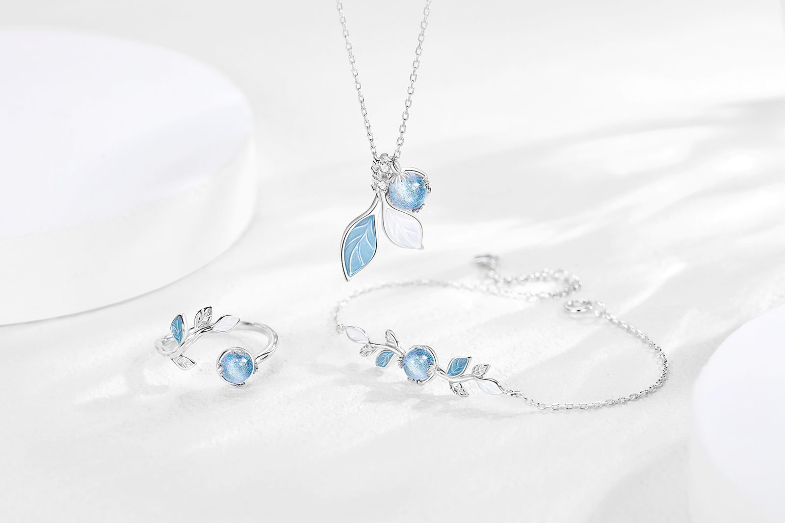 Leaf Necklace Women's Sterling Silver Light – Jewelry Gift Ideas — 1