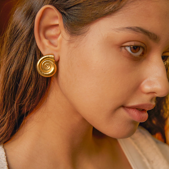 Conch Thread Hoop Earrings Female – Gifts for Her — 1
