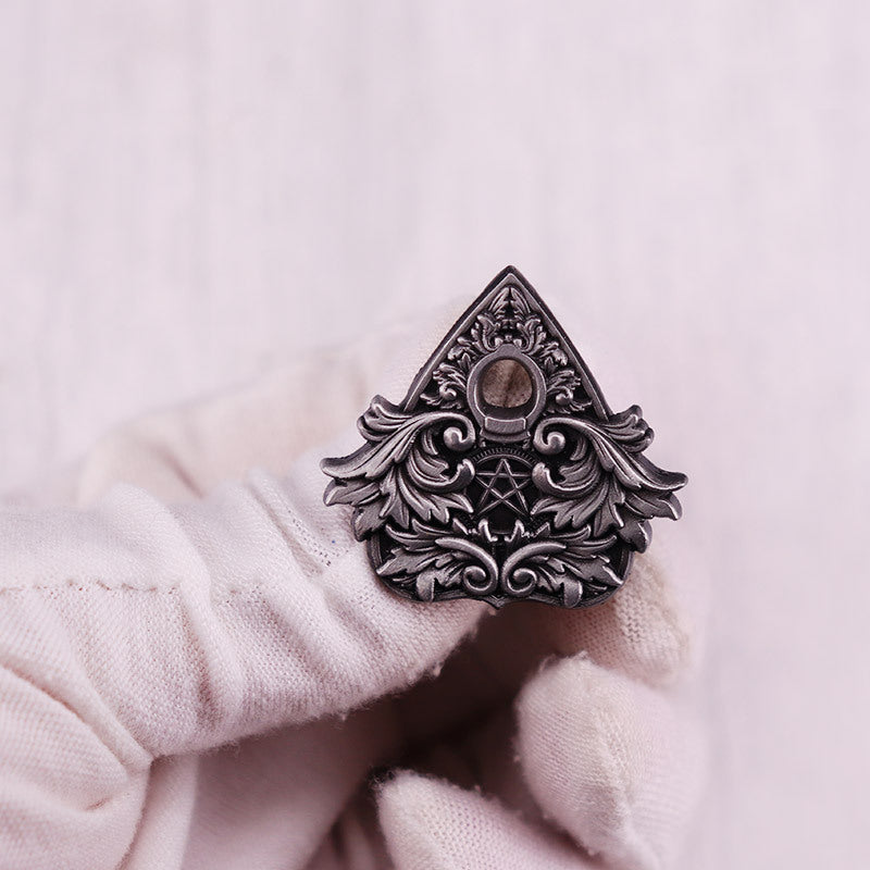 Heart-shaped Badge Alloy Brooch – Jewelry Gift Ideas — 1