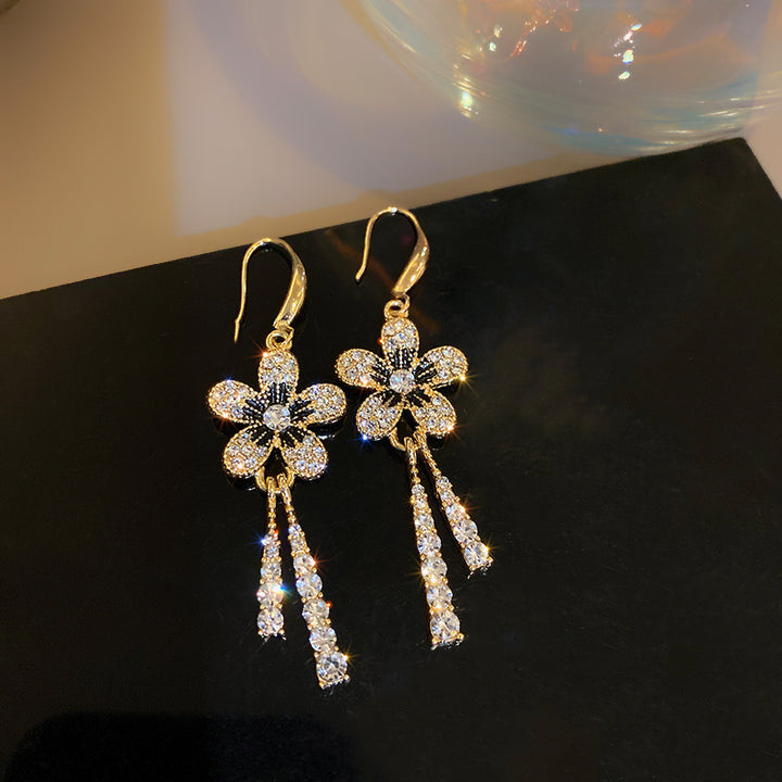 Fashion Personality Ladies Retro Flower Ear Hook – Stylish Gifts — 1