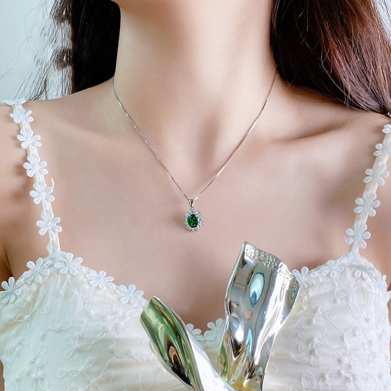 Stylish And Classic Emerald Necklace – Jewelry Gift Ideas — 1