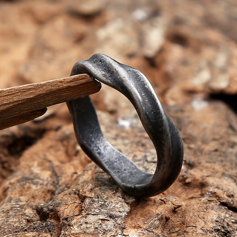Fashion Simple Retro Twisted Men's Ring Unique Couple – Stylish Gifts — 1