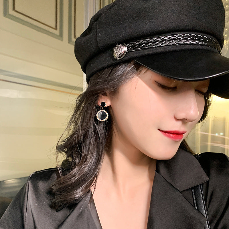 Small Sense Of Temperament Black Circle Earrings – Meaningful Gifts — 1
