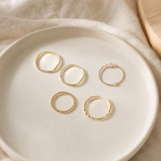 Ring Idea lifestyle — Five-piece Pearl Wavy Combination Ring – Useful Gifts