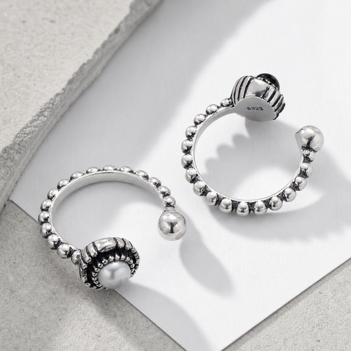 Ring Idea lifestyle — Black Onyx Chain Ring – Everyday Gifts
