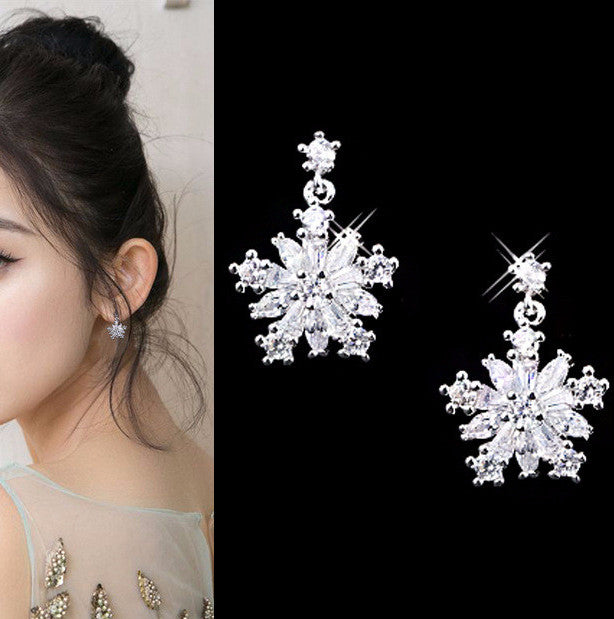 Women's Temperament Snowflake Diamond Stud Earrings – Gifts for Her — 1