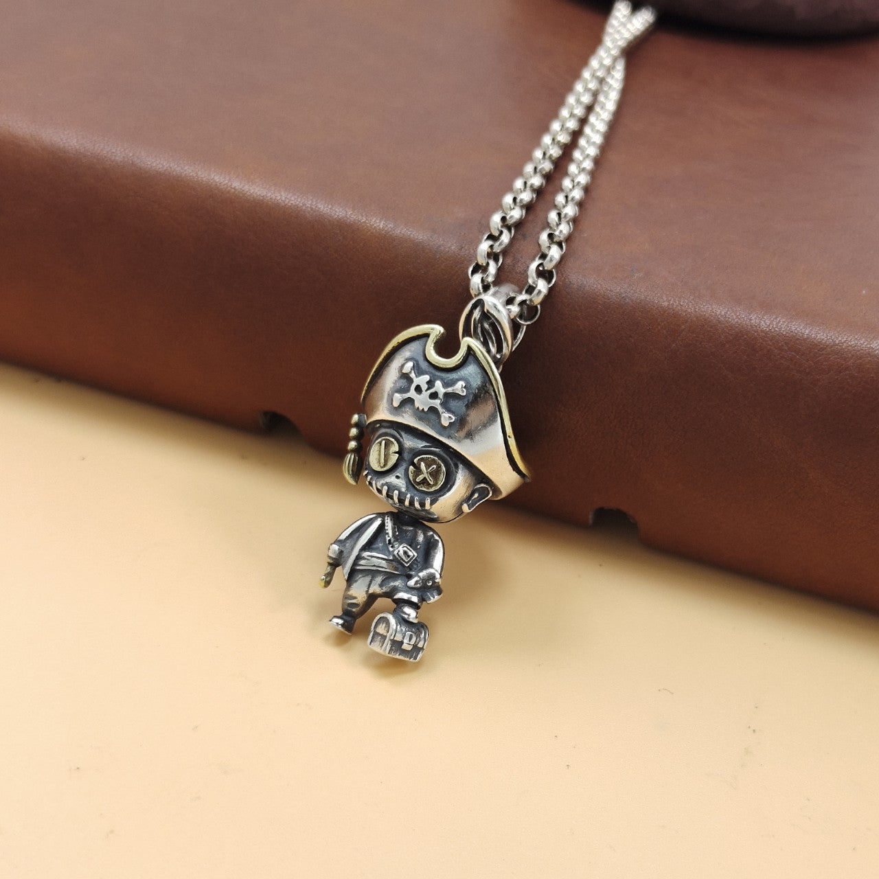 Men's And Women's Personalized Retro Fashion Necklaces – Stylish Gifts — 1