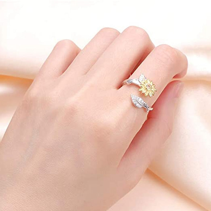 Two-Tone Sunflower Design Sense Opening Ring – Surprise Gifts — 1
