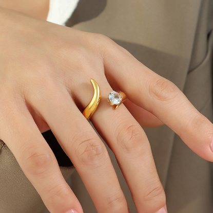Serpentine Zirconia Gold Ring – Everyday Gifts — 1