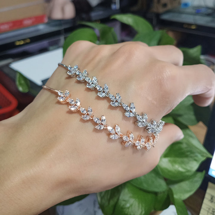 Ladies Pull Sparkle Horse Eye Bracelet – Jewelry Gift Ideas — 1