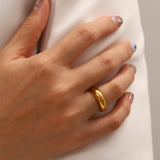 18K Gold-plated Curved Plain Ring – Holiday Gift Ideas — 1