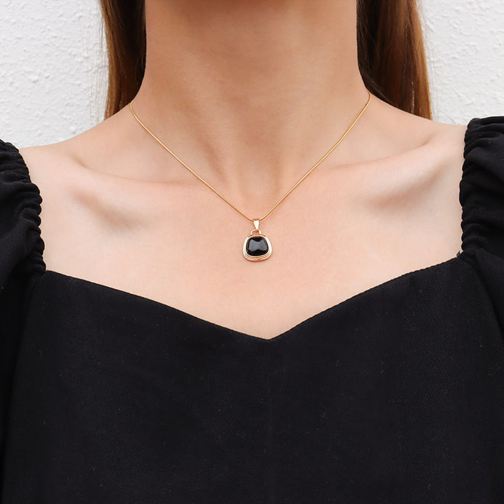 Women's Temperament Light Luxury Black And White – Jewelry Gift Ideas — 1