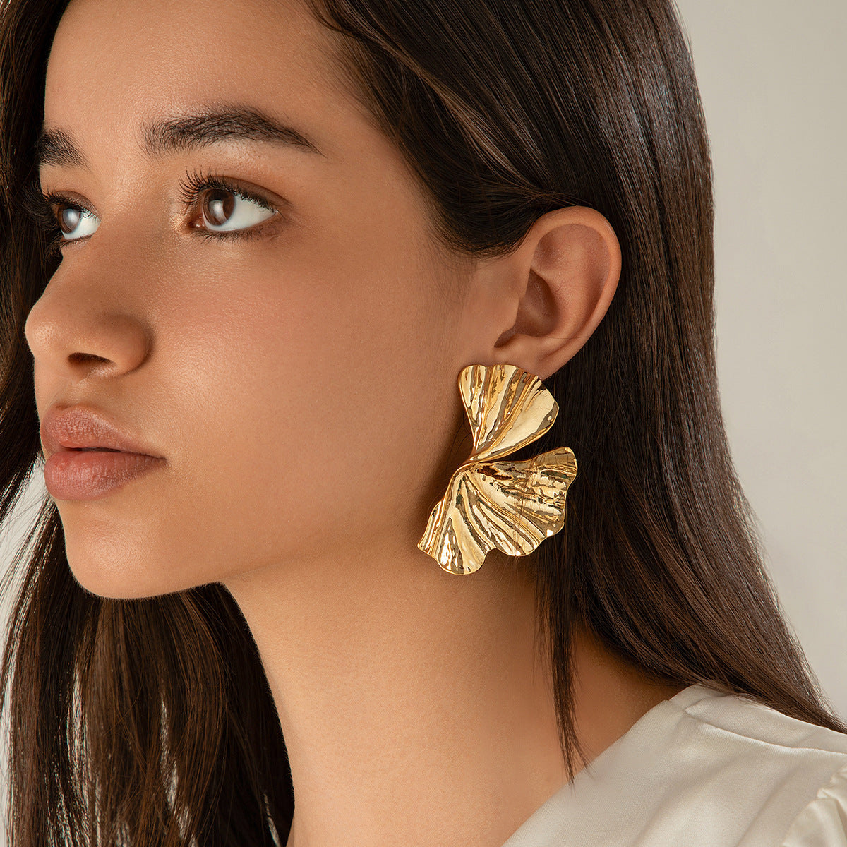 Vintage Ginkgo Beach Shell Pattern Ear Studs – Outdoor Gifts — 1