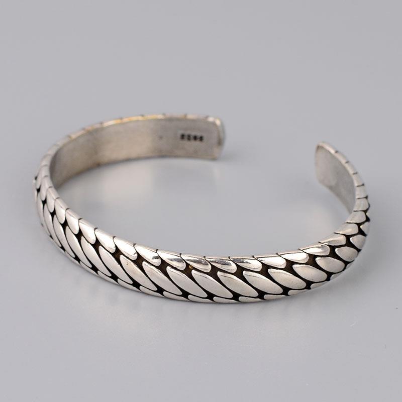 Women's Personalized Engraved Tire Pattern – Jewelry Gift Ideas — 1