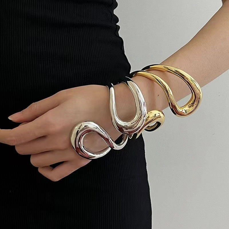 Female Niche Metal Geometry Streamlined Spring – Jewelry Gift Ideas — 1