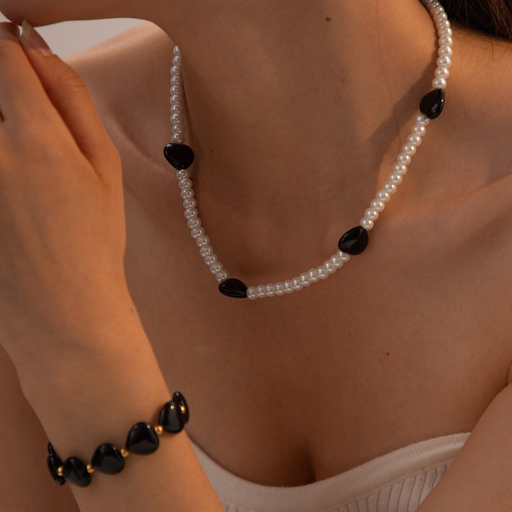 Women's Black Heart-shaped Glass Pearl Necklace – Jewelry Gift Ideas — 1