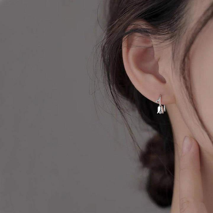 S925 Silver Harbor Style Retro Tulip Ear Hook – Stylish Gifts — 1