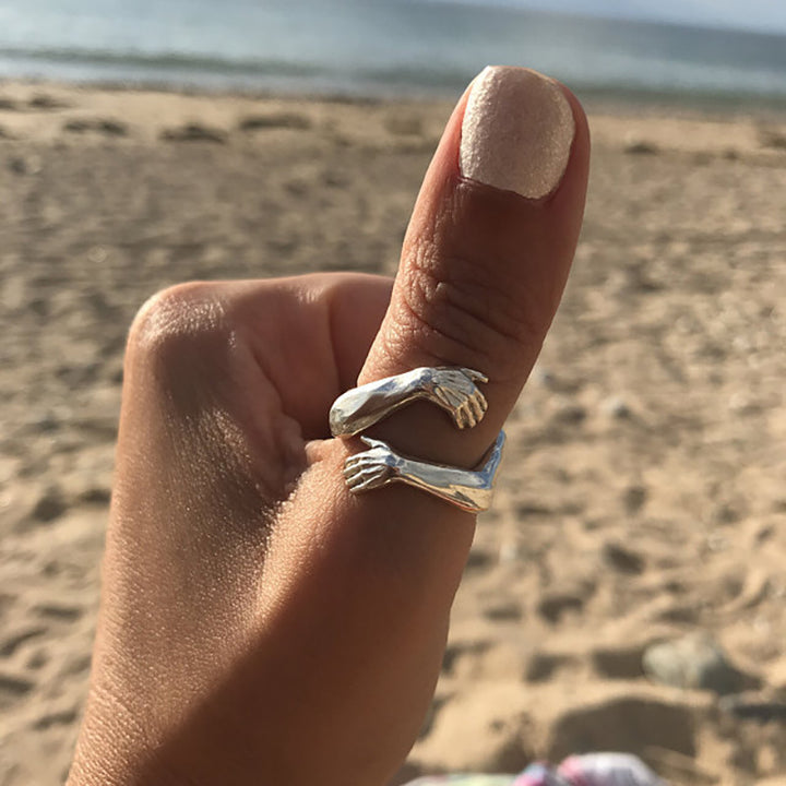 Simple Fashion Special-interest Embrace Hands Hug Ring – Stylish Gifts — 1