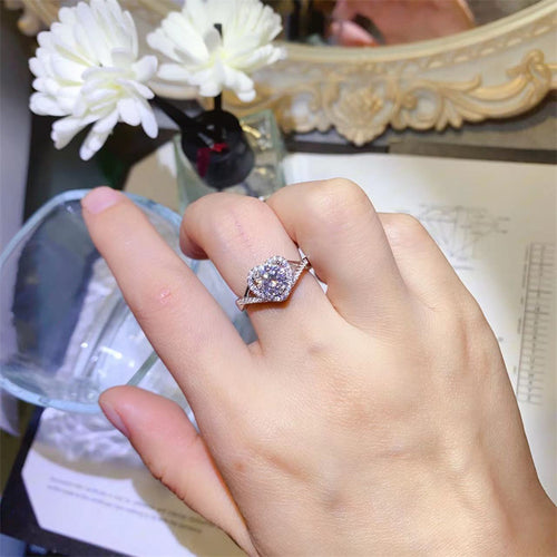 1 Karat Moissanite Twisted-arm Heart-shaped Ring – Everyday Gifts — 2