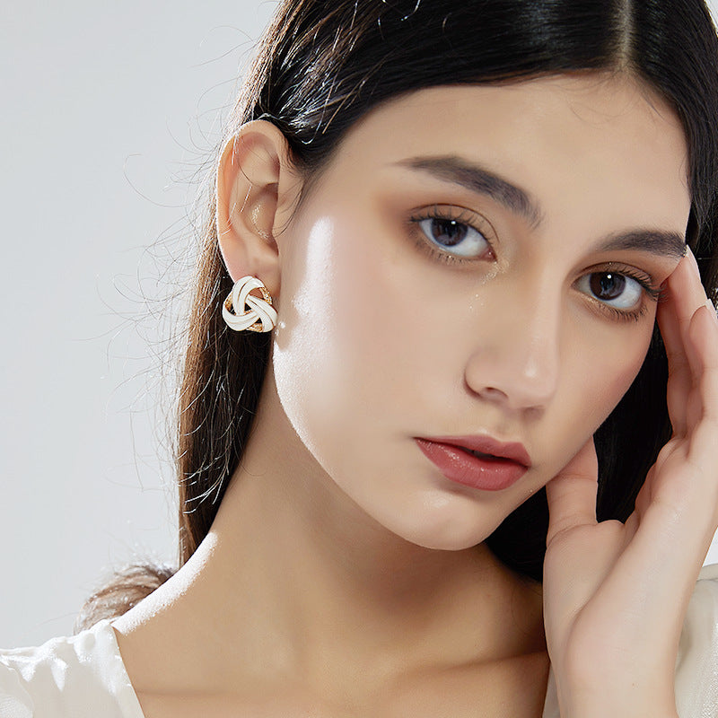 Fashion Hollowed-out Retro Ear Clip Woman – Stylish Gifts — 1