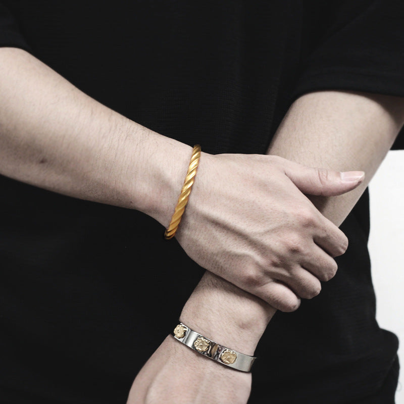 Simple Horn Bracelet For Men And Women – Jewelry Gift Ideas — 1