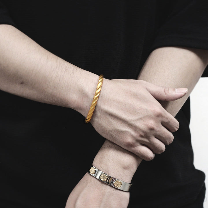 Simple Horn Bracelet For Men And Women – Jewelry Gift Ideas — 1