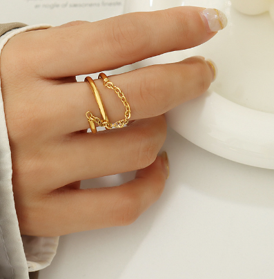 Magnifique Chain Twist Gold Ring – Holiday Gift Ideas — 1