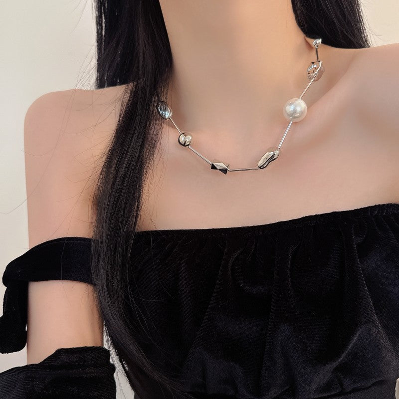 Women's Irregular Metal Pearl Necklace – Jewelry Gift Ideas — 1