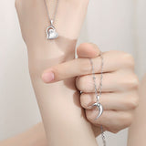 A Pair Of Magnet Necklaces Simple And Niche Design – Thoughtful Gifts — 1