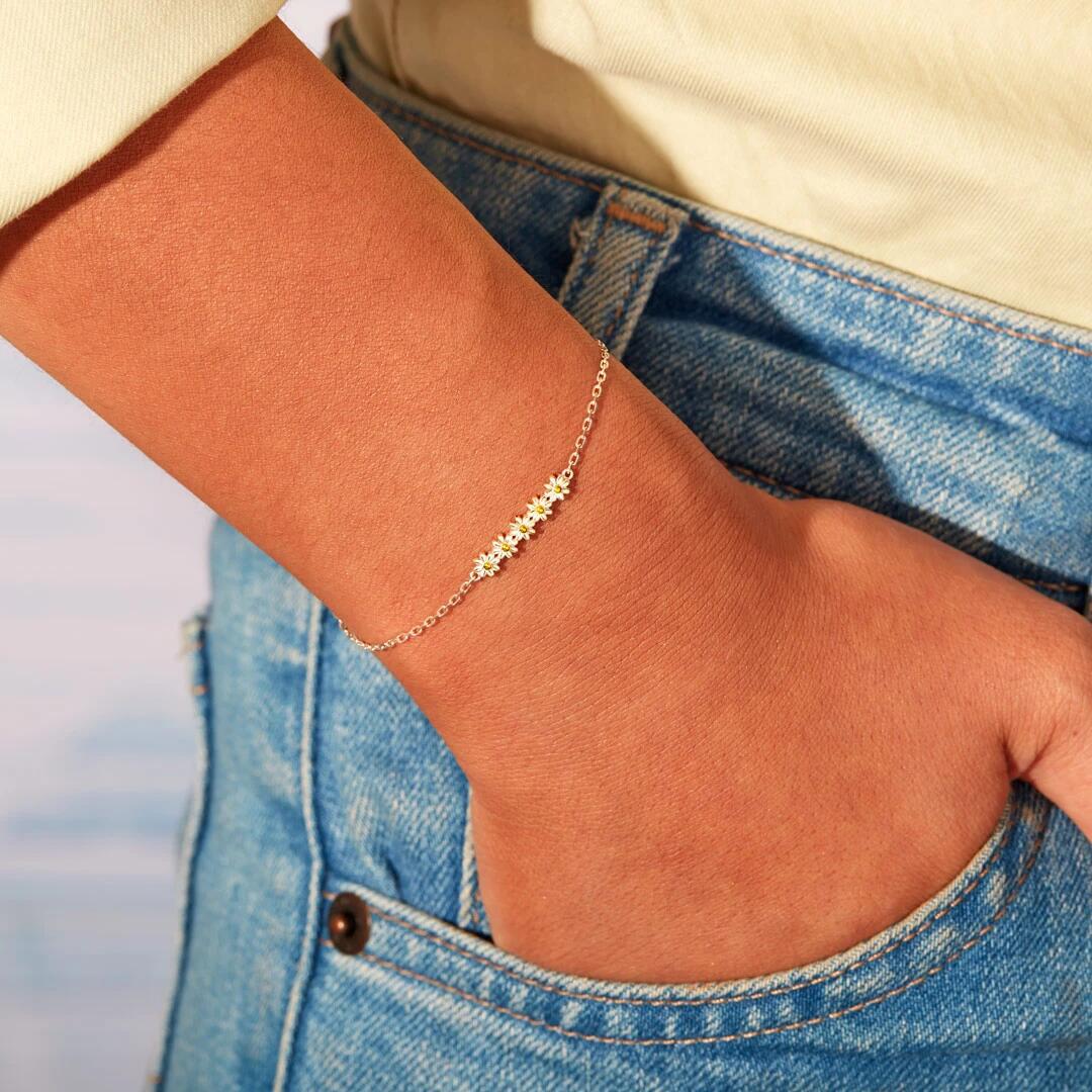 Women's All Match Daisy Flower Bracelet – Jewelry Gift Ideas — 1