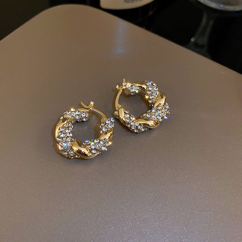 High-quality Diamond-encrusted Twist Round Ear – Small Gift Ideas — 1