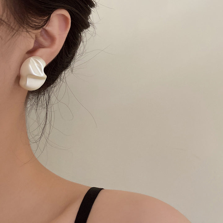 Artsy White Pearl Earring Girl – Jewelry Gift Ideas — 1