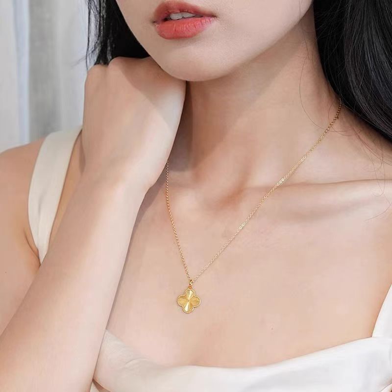 Crushed Ice Gold Four-leaf Clover Necklace – Jewelry Gift Ideas — 1