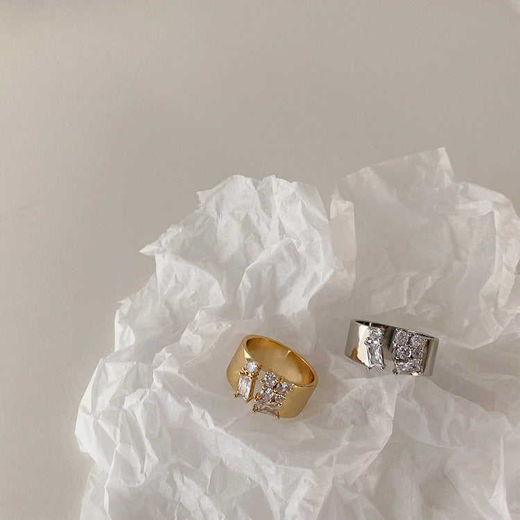 Irregular Zircon Metal Ring Simplicity – Thoughtful Gifts — 1