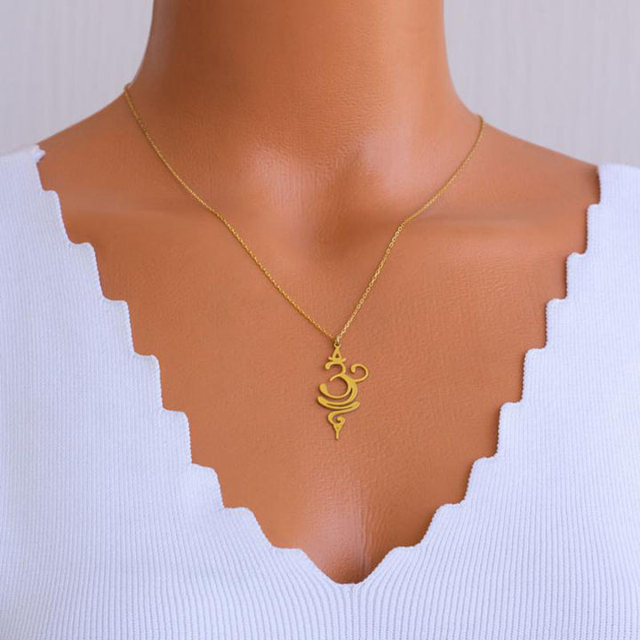 Totem Symbol Pattern Pendant Necklace – Jewelry Gift Ideas — 1