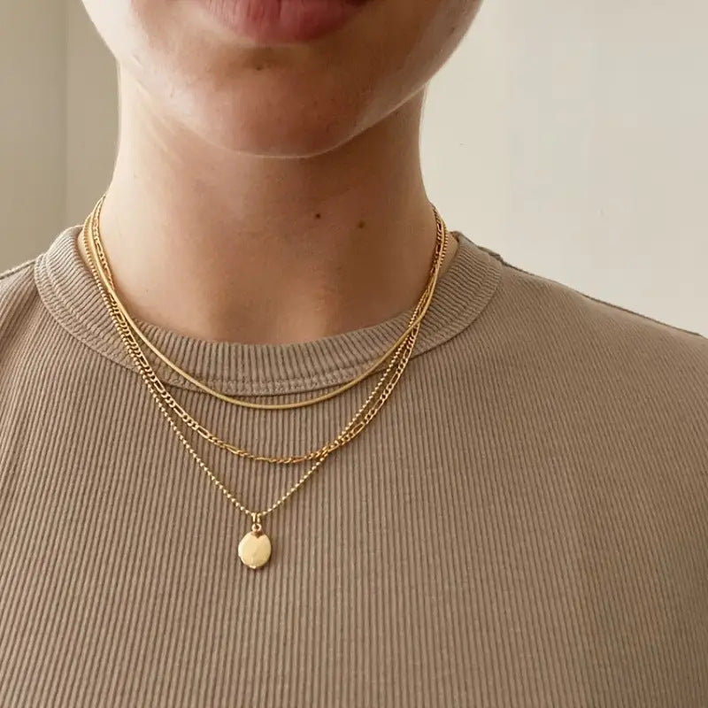 Vintage Geometric Metal Oval Pendant Necklace – Jewelry Gift Ideas — 1