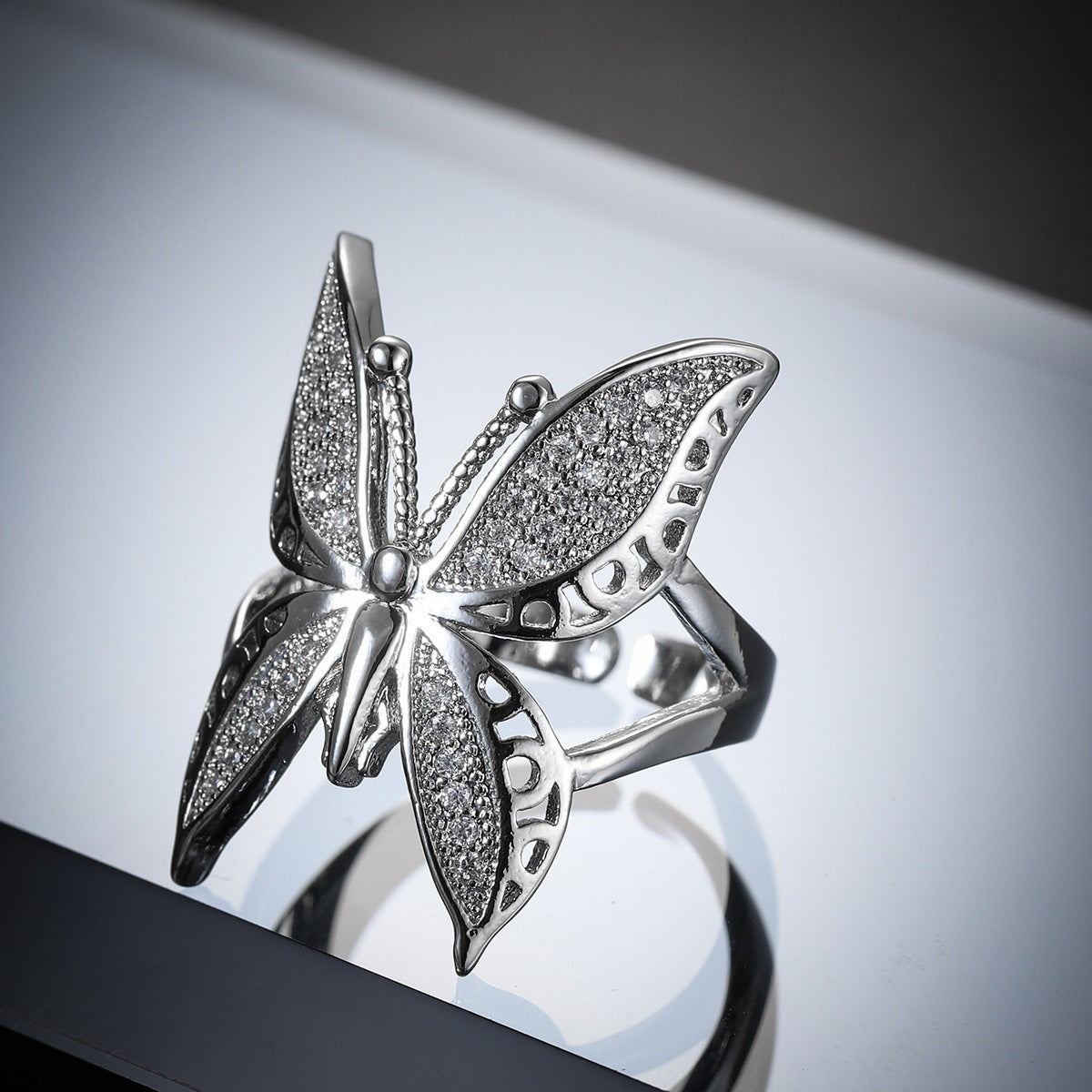 Popular Creative Women's Big Butterfly Zircon Ring – Gifts for Her — 1