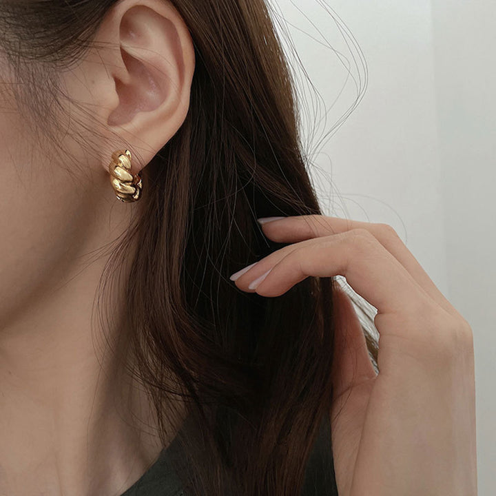 Women Retro Fashion Personality Twist Earrings – Stylish Gifts — 1