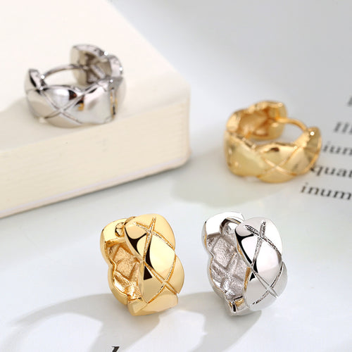 Anti-allergic Fashion Rhombus Ear Buckle – Stylish Gifts — 1