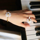 White Flower Bee Gold-plated Earrings – Everyday Gifts — 3