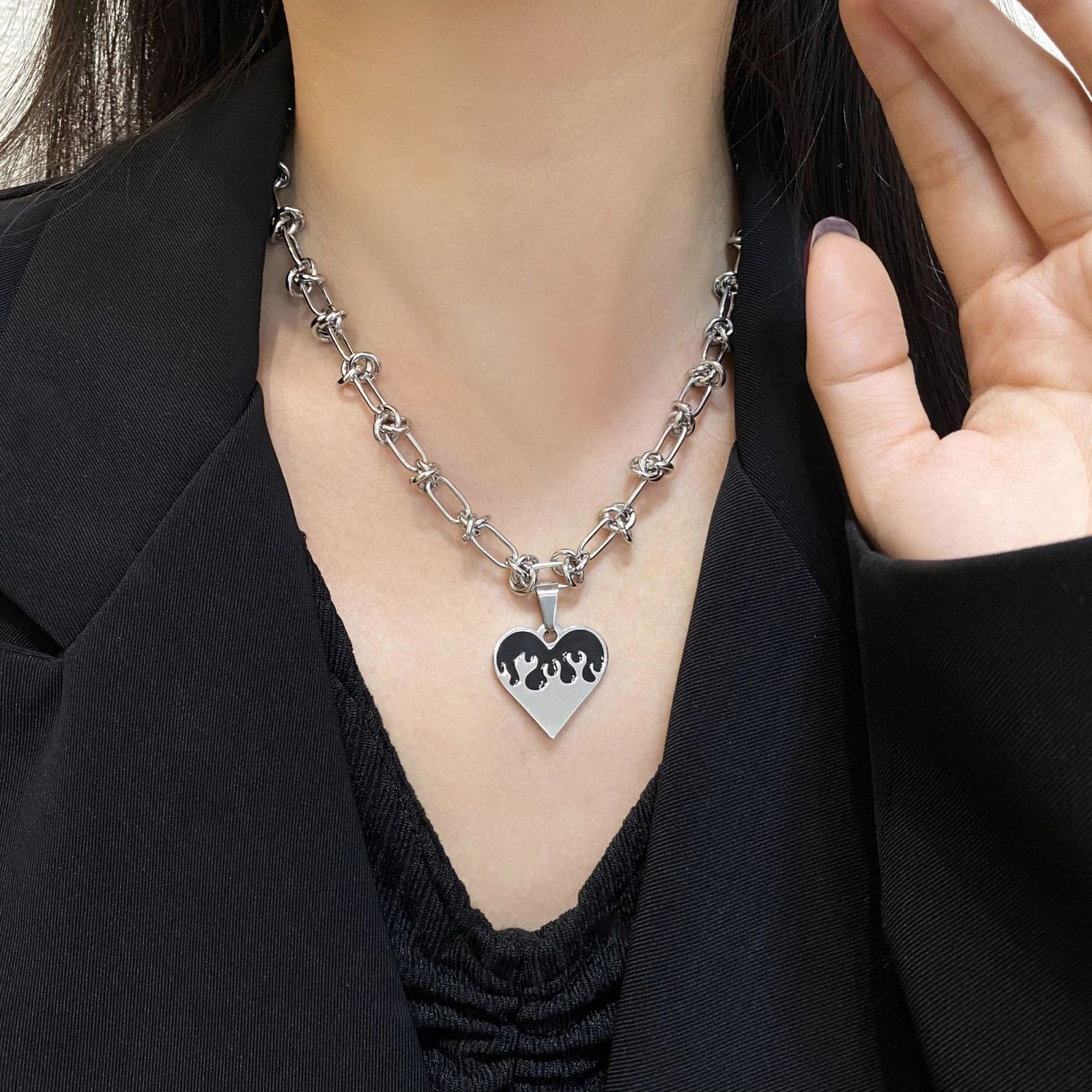 Women's Fashion Love Flame Shape Pendant Necklace – Jewelry Gift Ideas — 1