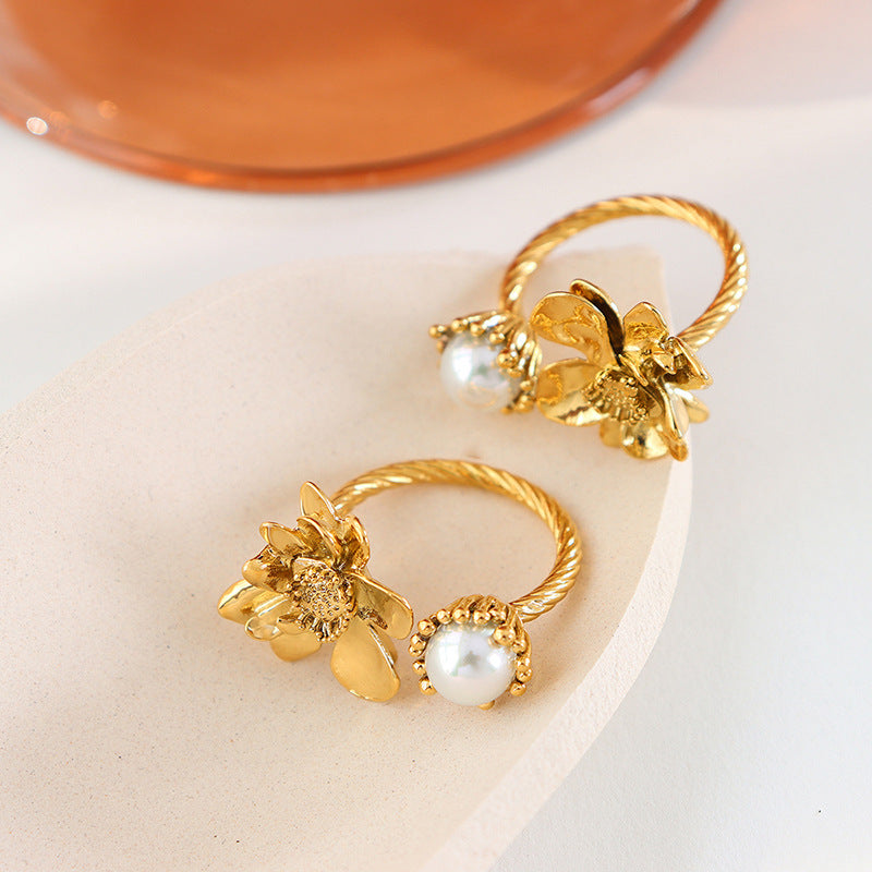 French Retro Flower Brass Ring For Women – Gifts for Her — 1