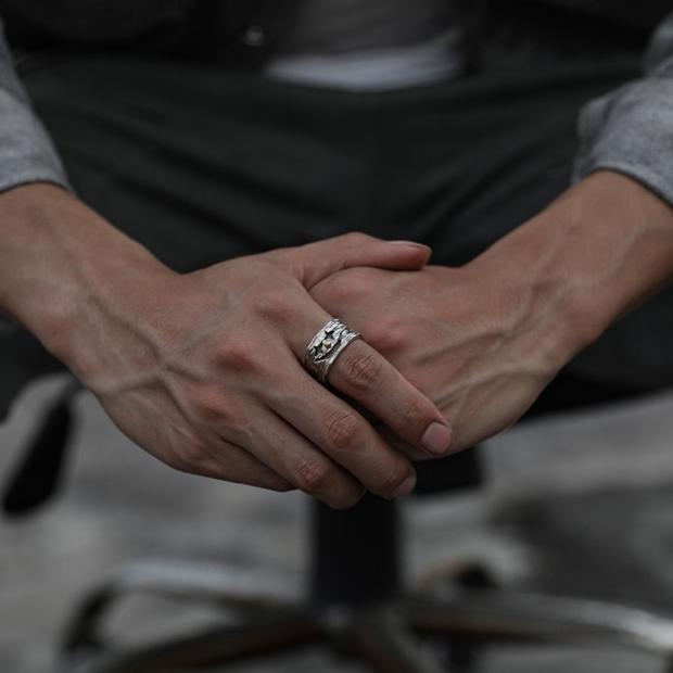 Men's Fashion Personality Hollow Out Retro Ring – Stylish Gifts — 1
