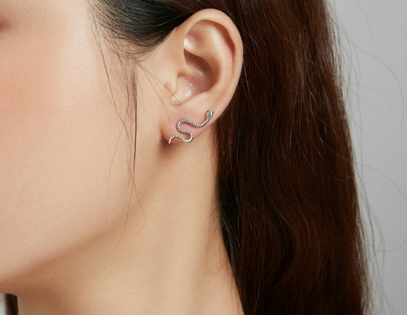Green Zircon Girls' Smart Snake Stud Earrings – Tech Gifts — 1
